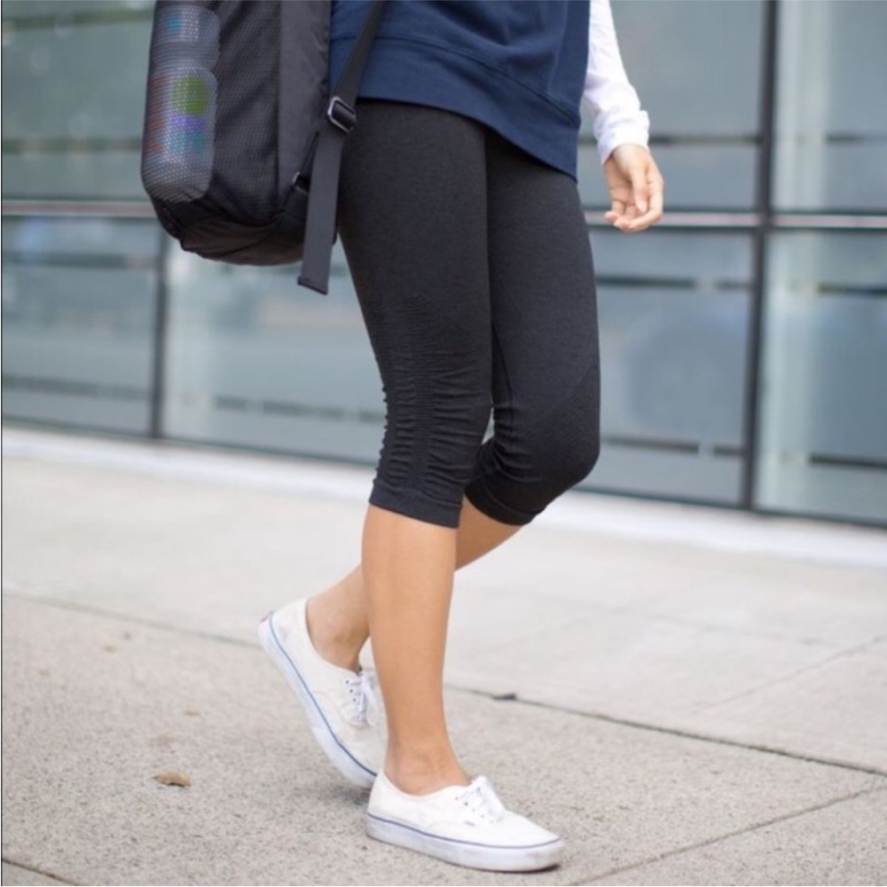 Lululemon In The Flow Crop II Heathered Deep Coal Sz 6